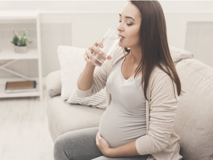 How to maintain hydration during pregnancy